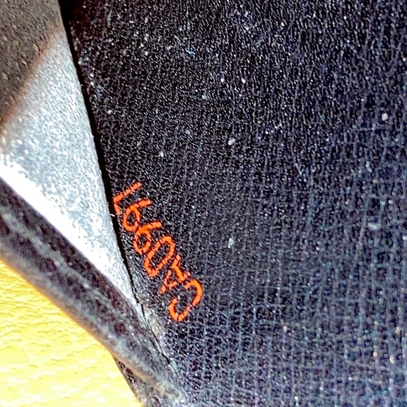 Louis Vuitton 5.5” x 4” Epi Notebook Passport Red Wallet - Picture 2 of 16